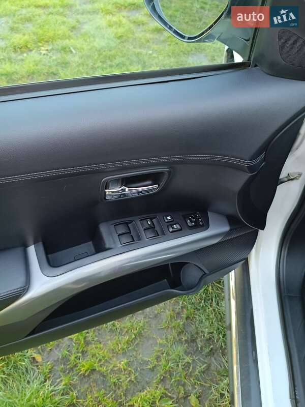 Позашляховик / Кросовер Mitsubishi Outlander 2011 в Шептицькому