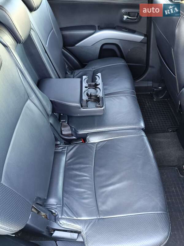 Позашляховик / Кросовер Mitsubishi Outlander 2011 в Шептицькому