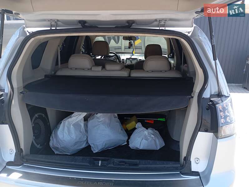 Позашляховик / Кросовер Mitsubishi Outlander 2008 в Києві