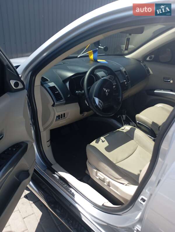 Позашляховик / Кросовер Mitsubishi Outlander 2008 в Києві