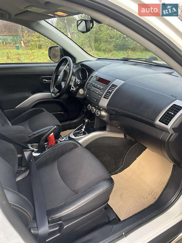 Внедорожник / Кроссовер Mitsubishi Outlander 2012 в Луцке фото 11 Внедорожник / Кроссовер Mitsubishi Outlander 2012 в Луцке