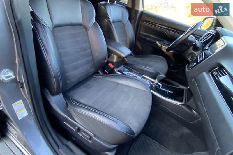 Внедорожник / Кроссовер Mitsubishi Outlander 2019 в Киеве фото 7 Внедорожник / Кроссовер Mitsubishi Outlander 2019 в Киеве