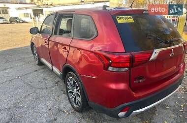 Позашляховик / Кросовер Mitsubishi Outlander 2015 в Запоріжжі