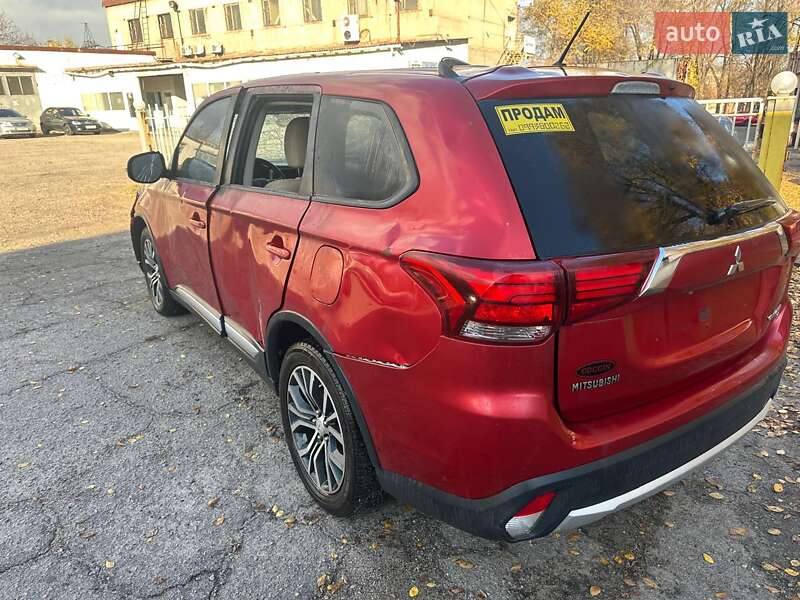 Позашляховик / Кросовер Mitsubishi Outlander 2015 в Запоріжжі фото Позашляховик / Кросовер Mitsubishi Outlander 2015 в Запоріжжі