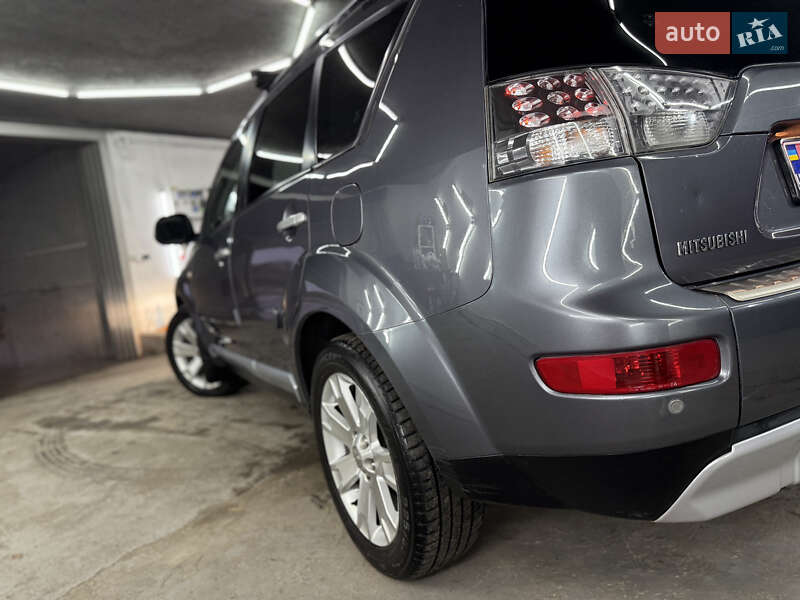 Позашляховик / Кросовер Mitsubishi Outlander 2008 в Кременці