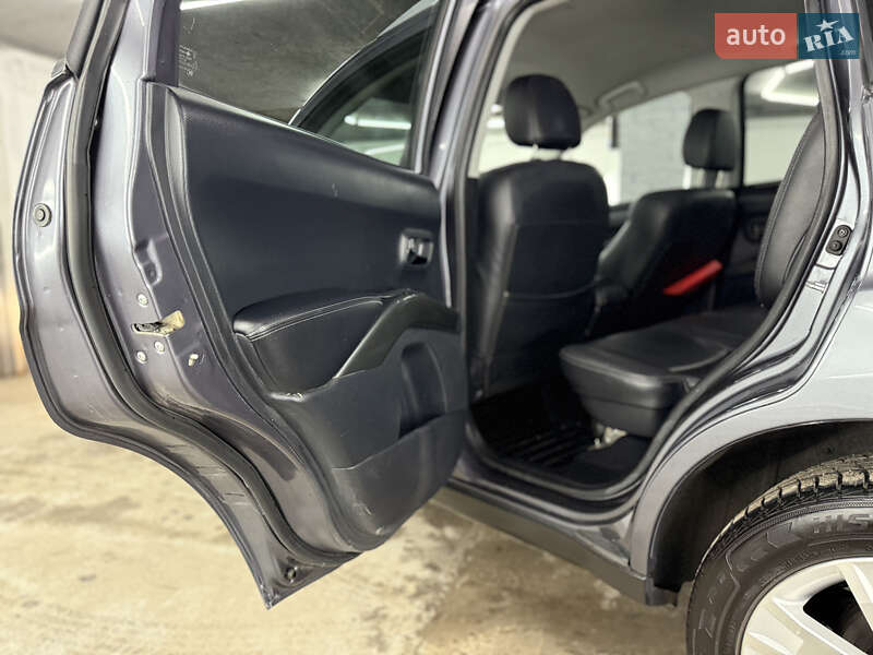 Позашляховик / Кросовер Mitsubishi Outlander 2008 в Кременці