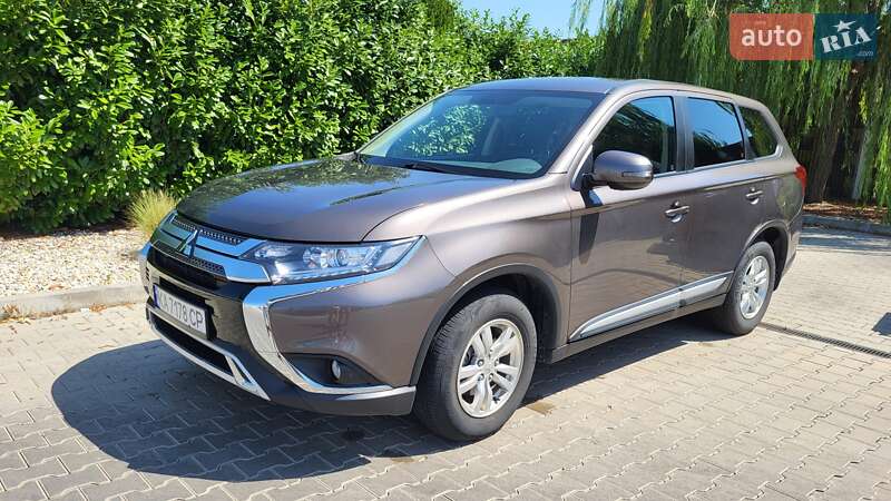 Позашляховик / Кросовер Mitsubishi Outlander 2021 в Києві