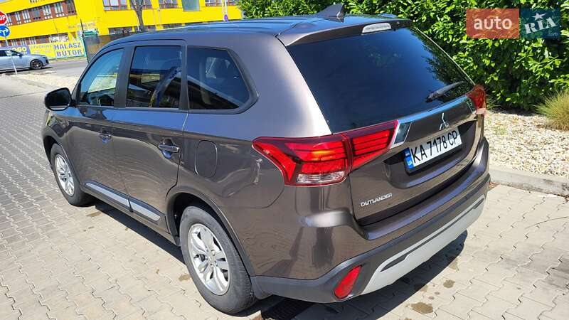 Позашляховик / Кросовер Mitsubishi Outlander 2021 в Києві