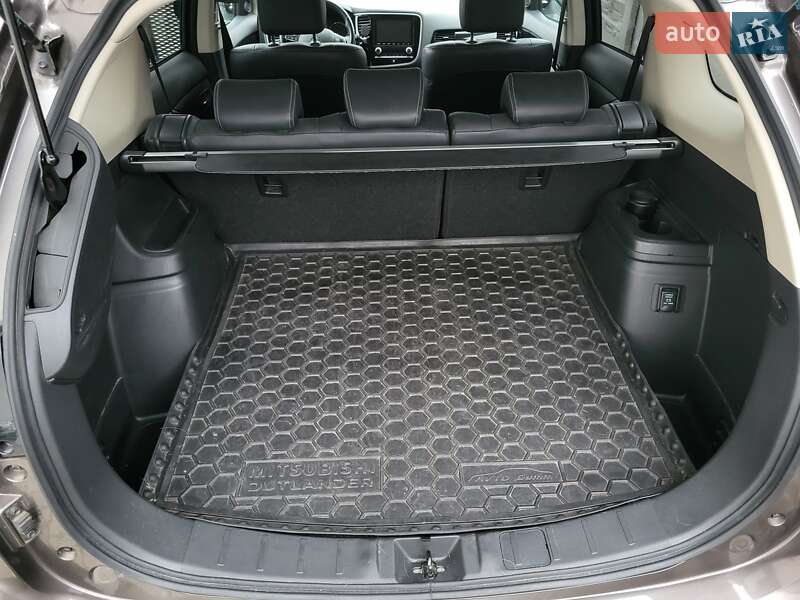 Позашляховик / Кросовер Mitsubishi Outlander 2021 в Києві