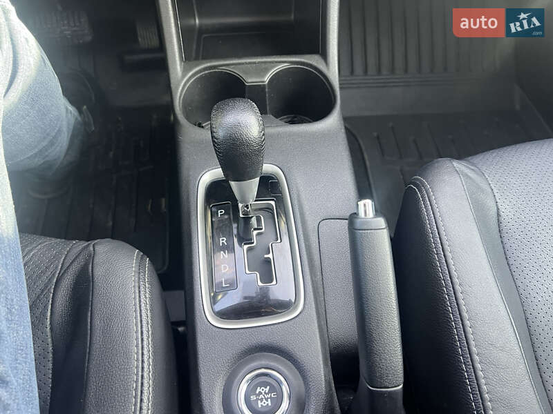 Позашляховик / Кросовер Mitsubishi Outlander 2016 в Чернівцях