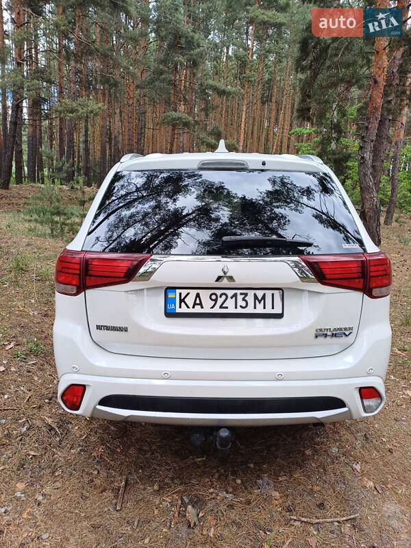 Внедорожник / Кроссовер Mitsubishi Outlander 2017 в Киеве фото 4 Внедорожник / Кроссовер Mitsubishi Outlander 2017 в Киеве