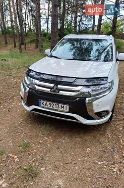 Позашляховик / Кросовер Mitsubishi Outlander 2017 в Києві