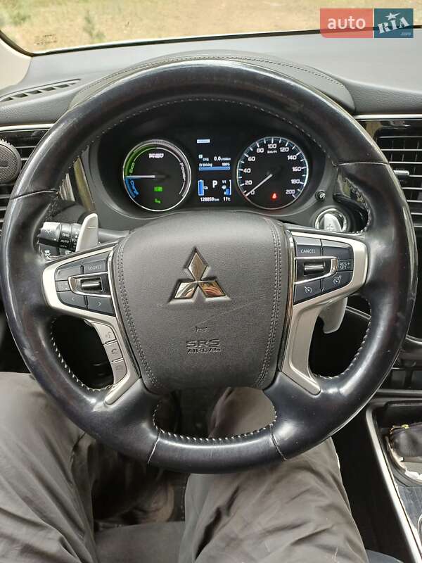 Внедорожник / Кроссовер Mitsubishi Outlander 2017 в Киеве фото 12 Внедорожник / Кроссовер Mitsubishi Outlander 2017 в Киеве