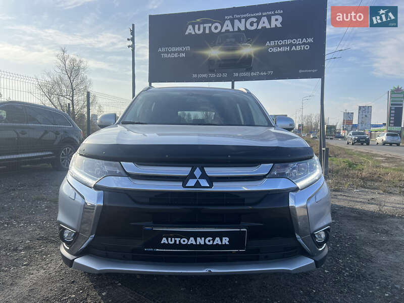 Внедорожник / Кроссовер Mitsubishi Outlander 2017 в Киеве