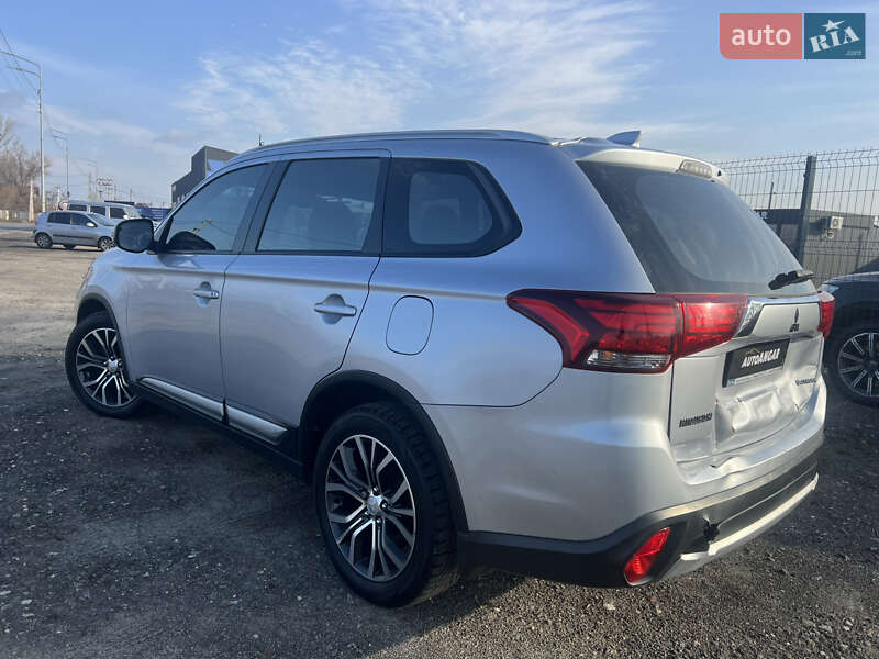 Внедорожник / Кроссовер Mitsubishi Outlander 2017 в Киеве