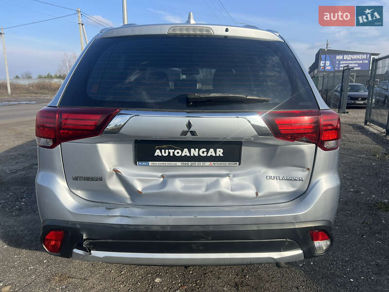 Внедорожник / Кроссовер Mitsubishi Outlander 2017 в Киеве