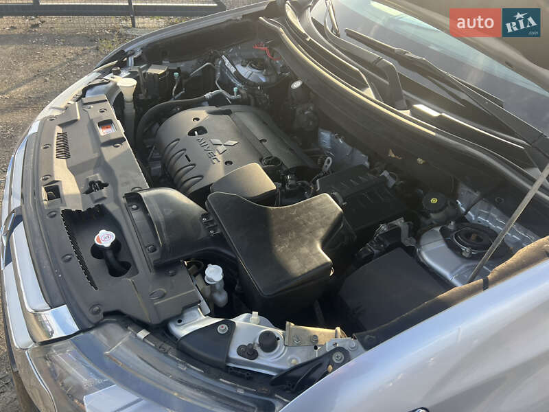 Внедорожник / Кроссовер Mitsubishi Outlander 2017 в Киеве