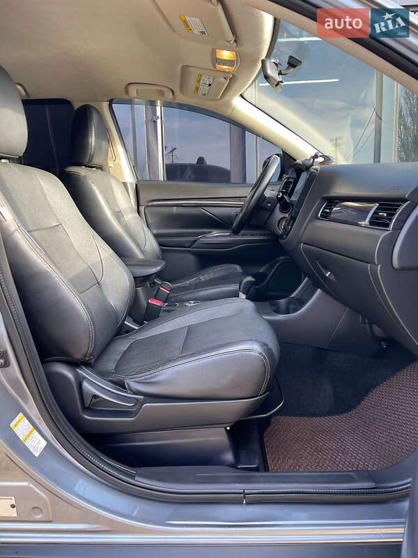 Внедорожник / Кроссовер Mitsubishi Outlander 2014 в Киеве