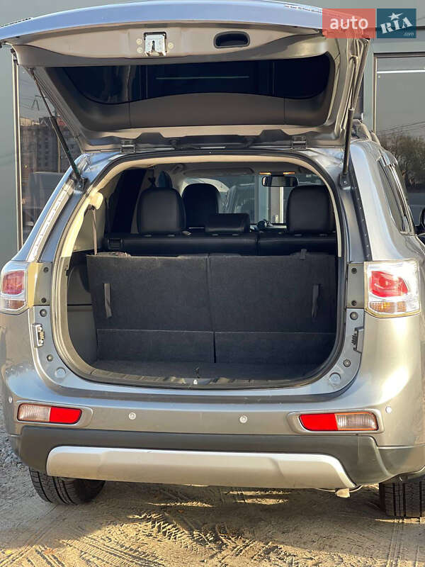 Внедорожник / Кроссовер Mitsubishi Outlander 2014 в Киеве