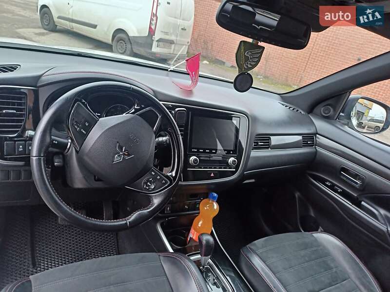 Внедорожник / Кроссовер Mitsubishi Outlander 2020 в Вышгороде