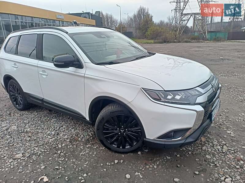 Внедорожник / Кроссовер Mitsubishi Outlander 2020 в Вышгороде