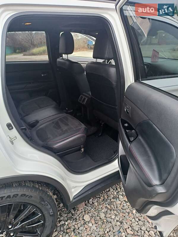 Внедорожник / Кроссовер Mitsubishi Outlander 2020 в Вышгороде