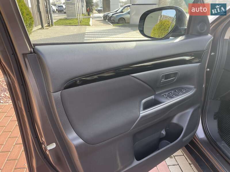 Внедорожник / Кроссовер Mitsubishi Outlander 2021 в Черновцах фото 12 Внедорожник / Кроссовер Mitsubishi Outlander 2021 в Черновцах