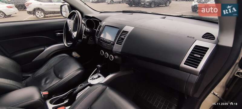 Внедорожник / Кроссовер Mitsubishi Outlander 2009 в Киеве