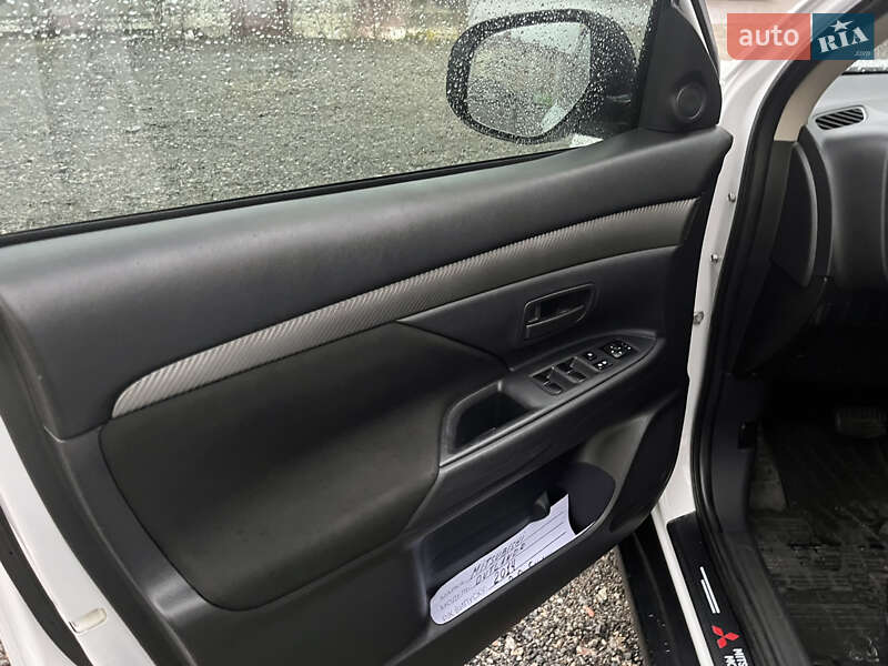 Внедорожник / Кроссовер Mitsubishi Outlander 2014 в Киеве