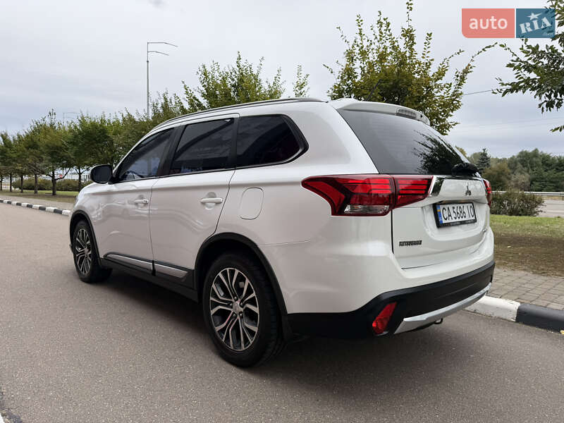 Позашляховик / Кросовер Mitsubishi Outlander 2015 в Києві