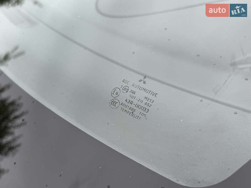 Позашляховик / Кросовер Mitsubishi Outlander 2015 в Києві