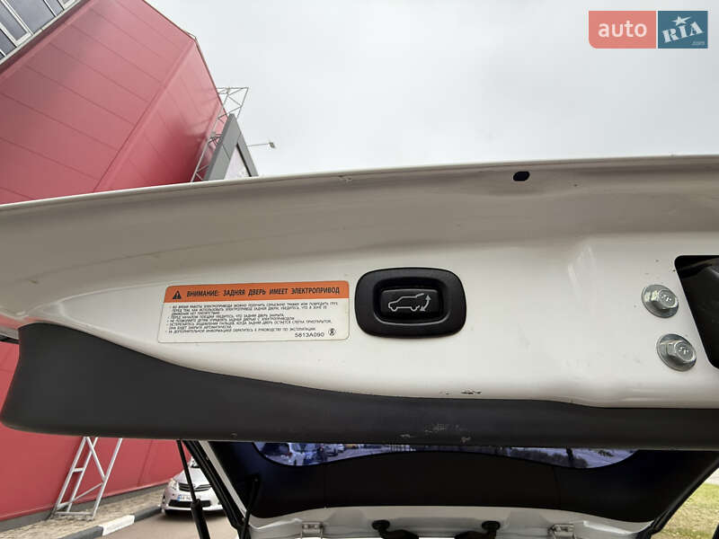 Позашляховик / Кросовер Mitsubishi Outlander 2015 в Києві