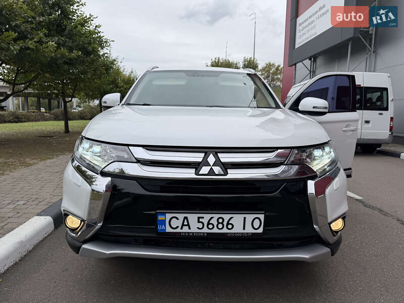Позашляховик / Кросовер Mitsubishi Outlander 2015 в Києві
