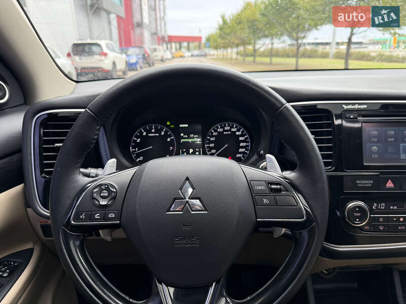 Позашляховик / Кросовер Mitsubishi Outlander 2015 в Києві