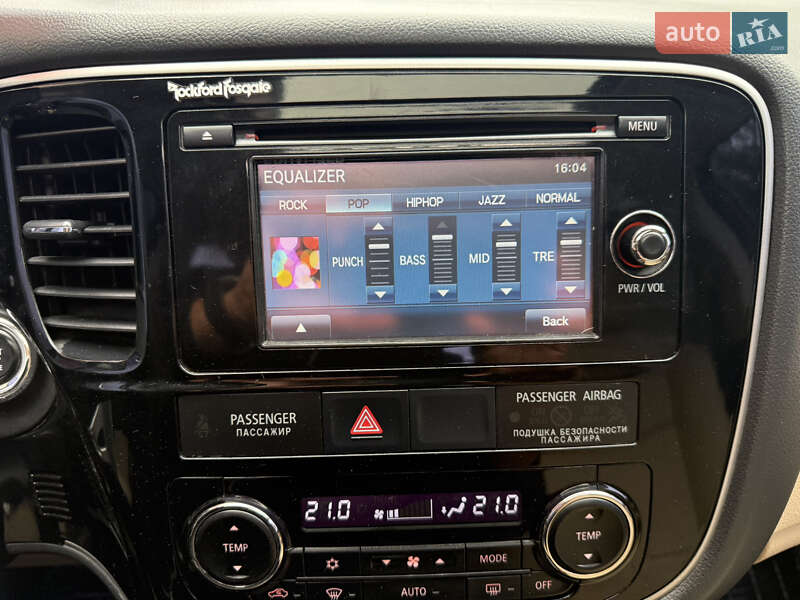 Позашляховик / Кросовер Mitsubishi Outlander 2015 в Києві