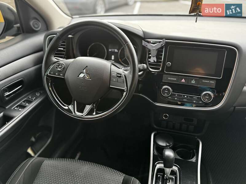 Внедорожник / Кроссовер Mitsubishi Outlander 2017 в Харькове