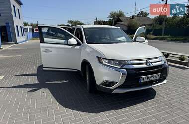 Позашляховик / Кросовер Mitsubishi Outlander 2015 в Полтаві