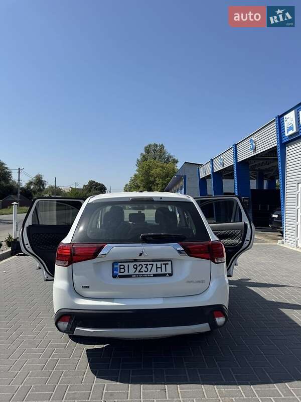 Внедорожник / Кроссовер Mitsubishi Outlander 2015 в Сумах фото 5 Внедорожник / Кроссовер Mitsubishi Outlander 2015 в Сумах