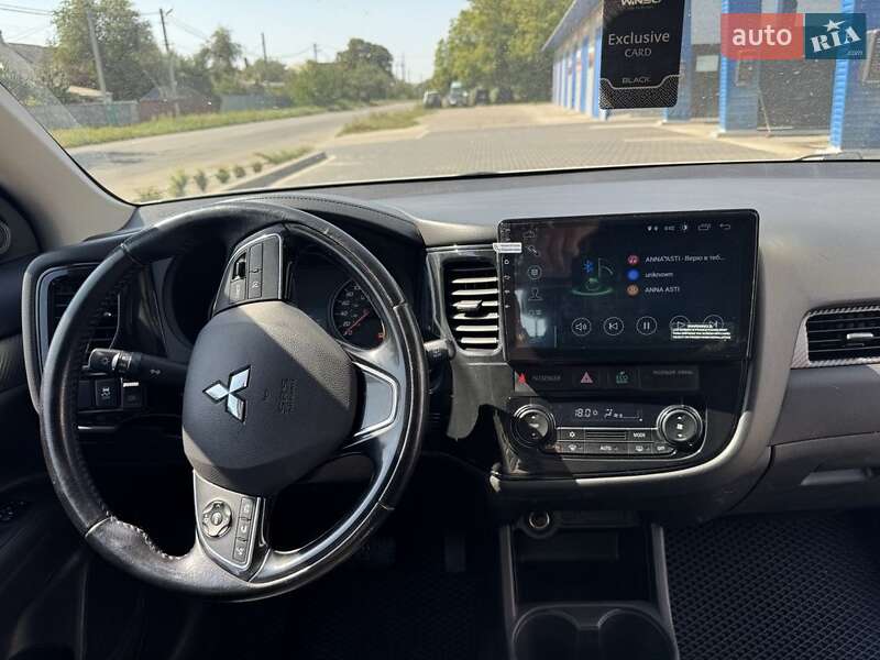 Внедорожник / Кроссовер Mitsubishi Outlander 2015 в Сумах фото 9 Внедорожник / Кроссовер Mitsubishi Outlander 2015 в Сумах