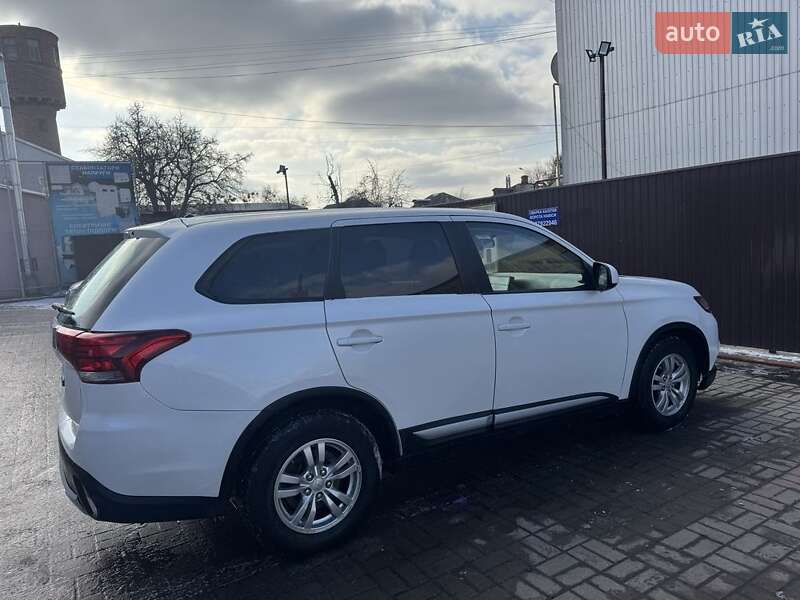 Внедорожник / Кроссовер Mitsubishi Outlander 2015 в Сумах фото 18 Внедорожник / Кроссовер Mitsubishi Outlander 2015 в Сумах