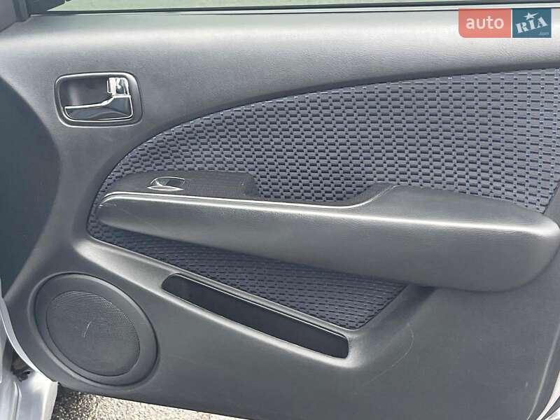 Позашляховик / Кросовер Mitsubishi Outlander 2008 в Києві