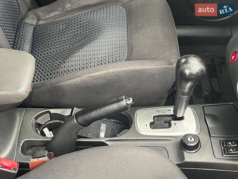 Позашляховик / Кросовер Mitsubishi Outlander 2008 в Києві