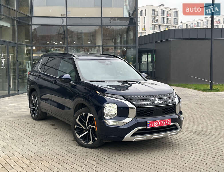 Позашляховик / Кросовер Mitsubishi Outlander 2023 в Львові
