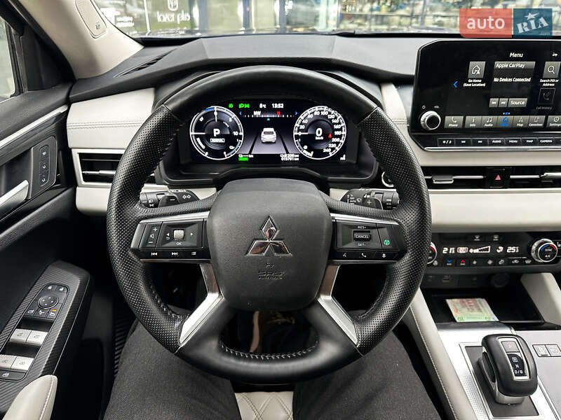 Позашляховик / Кросовер Mitsubishi Outlander 2023 в Львові