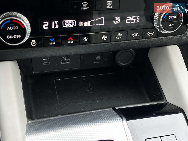 Позашляховик / Кросовер Mitsubishi Outlander 2023 в Львові