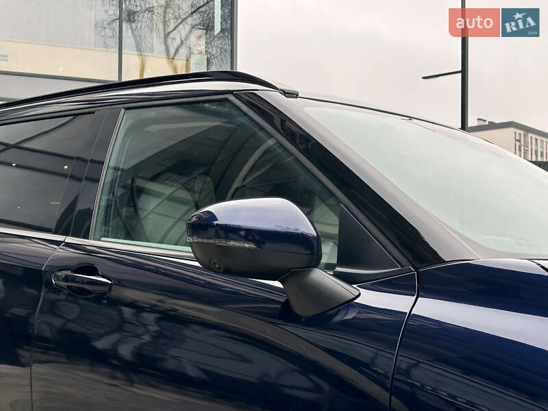 Позашляховик / Кросовер Mitsubishi Outlander 2023 в Львові