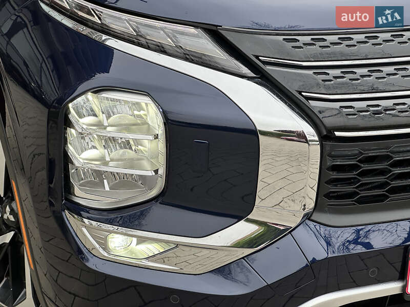 Позашляховик / Кросовер Mitsubishi Outlander 2023 в Львові