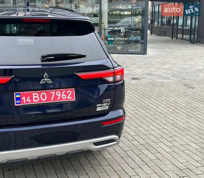 Позашляховик / Кросовер Mitsubishi Outlander 2023 в Львові
