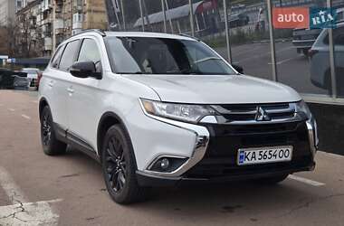 Позашляховик / Кросовер Mitsubishi Outlander 2017 в Києві