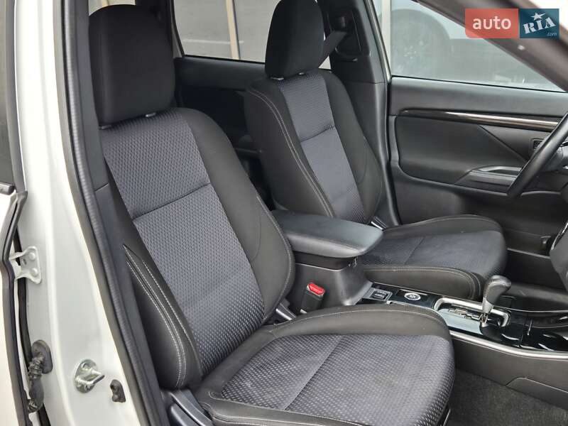 Внедорожник / Кроссовер Mitsubishi Outlander 2017 в Киеве фото 11 Внедорожник / Кроссовер Mitsubishi Outlander 2017 в Киеве